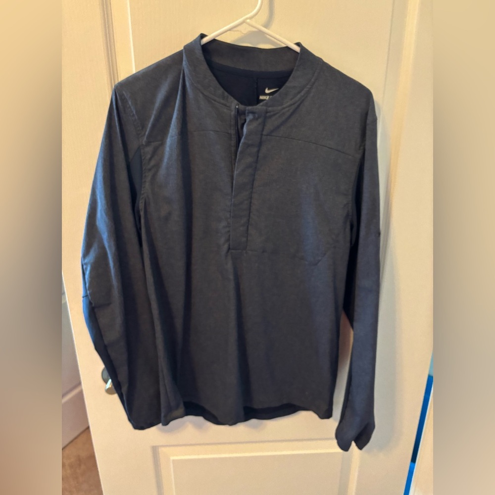 Nike shield half zip pull over. Light weight. Leave questions below.